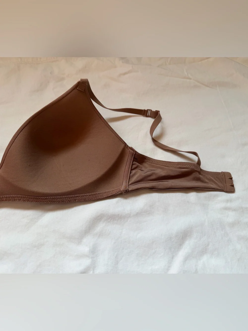 SKIMS Wireless T-Shirt Bra 36B Brown Nude Lightly Lined Adjustable Straps